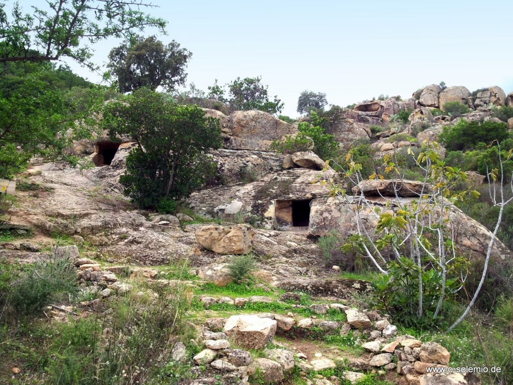 Domus de janas Fund'e monti, Lotzorai, Santa Maria Navarrese, Ogliastra