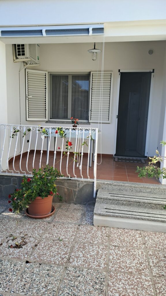 Zugang zur Wohnung Bianco im EG