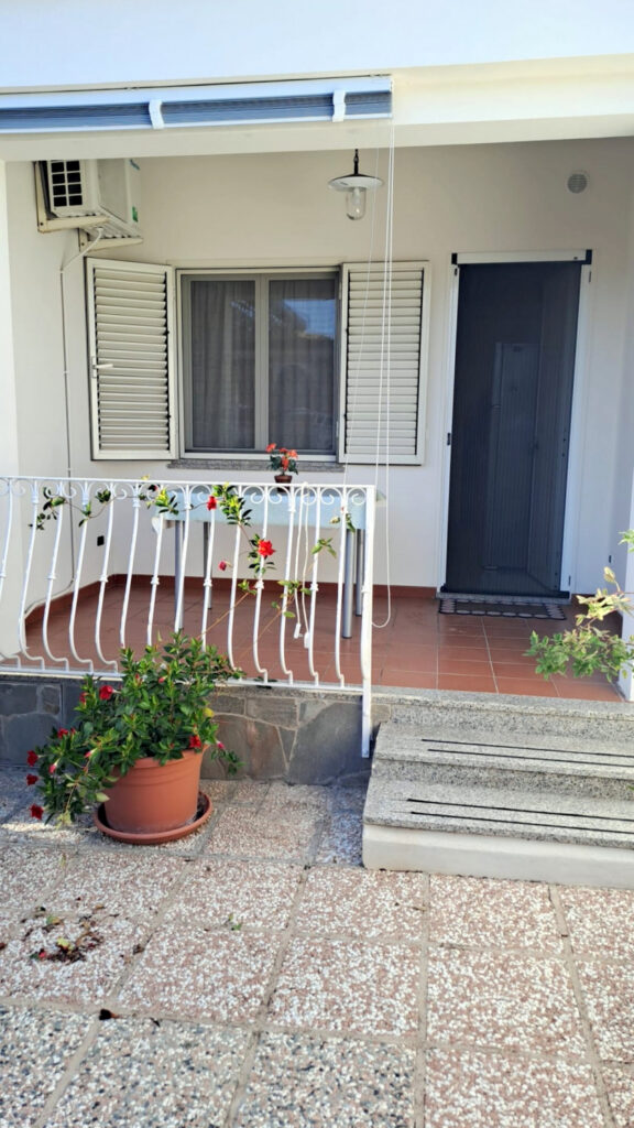 Zugang zur Wohnung Bianco im EG