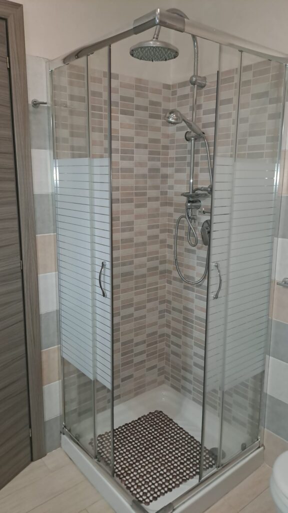 Dusche im Bad von Wohnung Bianca