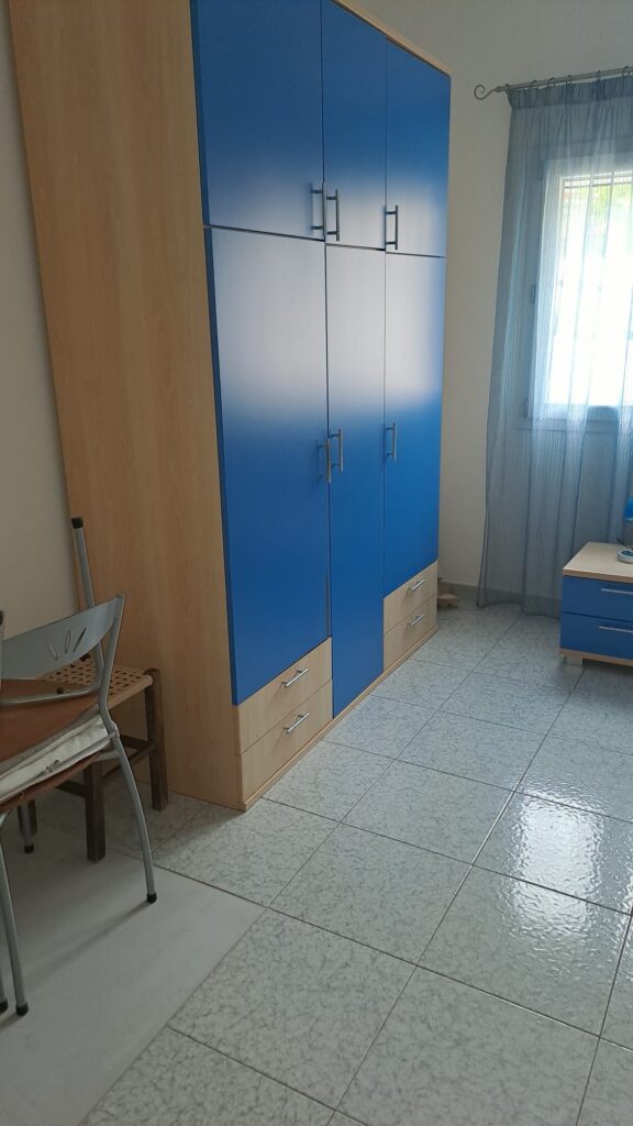 Kleiderschrank