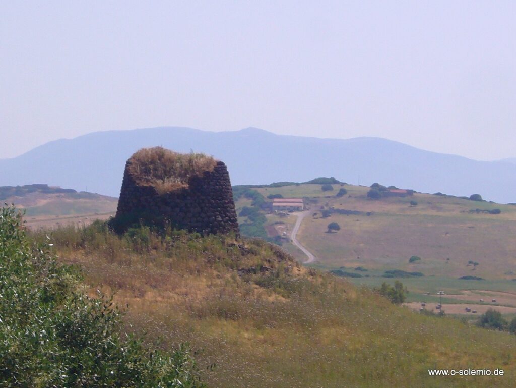Sardinien, Nuraghe