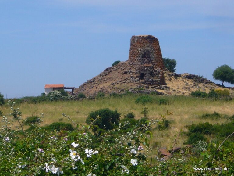 Sardinien, Nuraghe