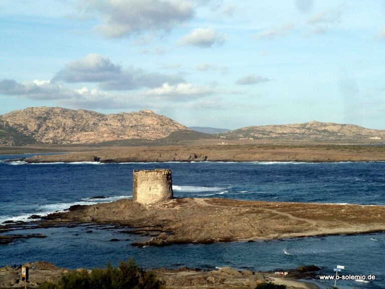 Asinara im Hintergrund