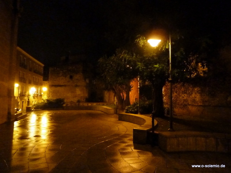 Im Regen bei Nacht in Cagliari