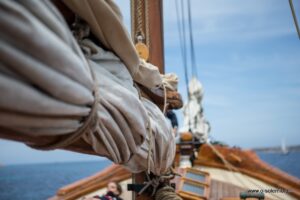 Segelschoner vor La Maddalena