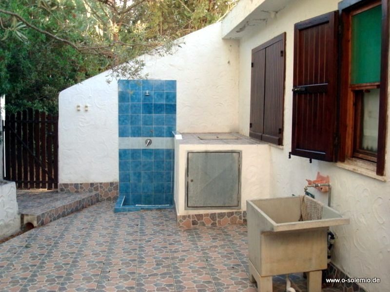 Außendusche am Ferienhaus Camboni, Costa Rei