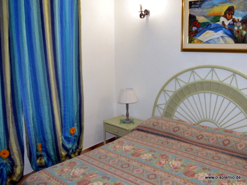 Schlafzimmer mit Doppelbett, Ferienhaus Camboni in Costa Rei