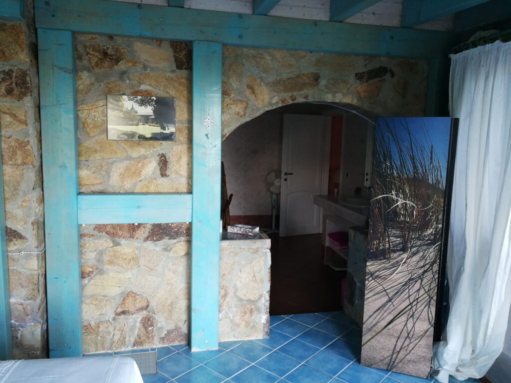 Durchgang zum Wohnraum durch das Badezimmer, Sa Petra Ruja
