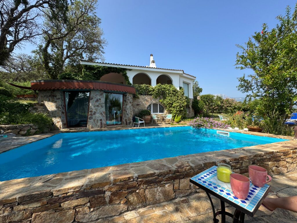 Herrlich - der Pool direkt vor dem Haus Sa Petra Ruja