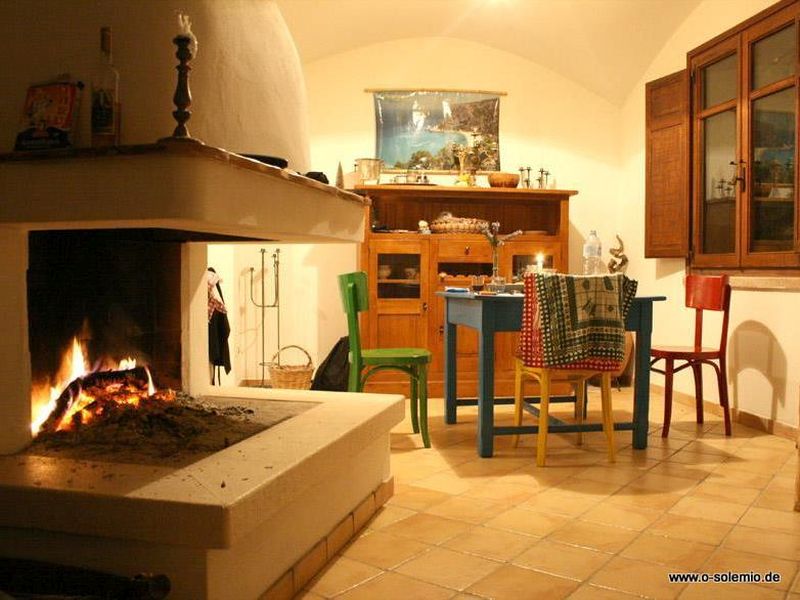 Esstisch und Kamin, Casa Campagna