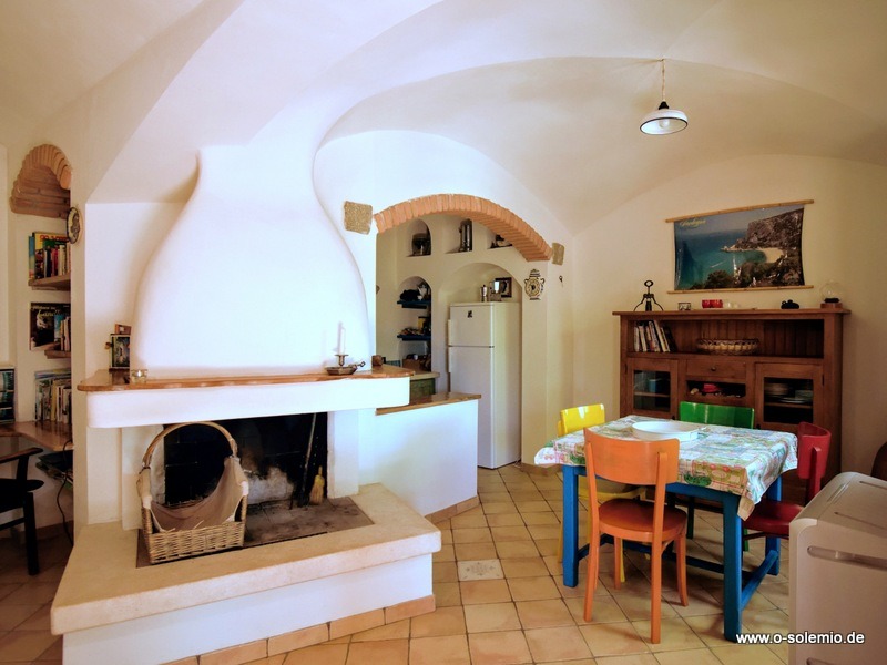Esstisch und Kamin, Casa Campagna