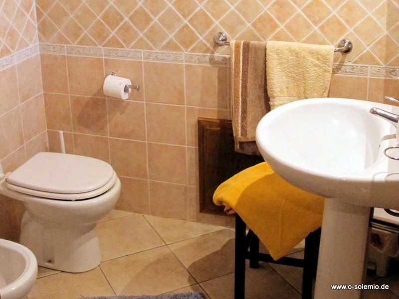 Zweites Bad mit Dusche, Bidet und WC