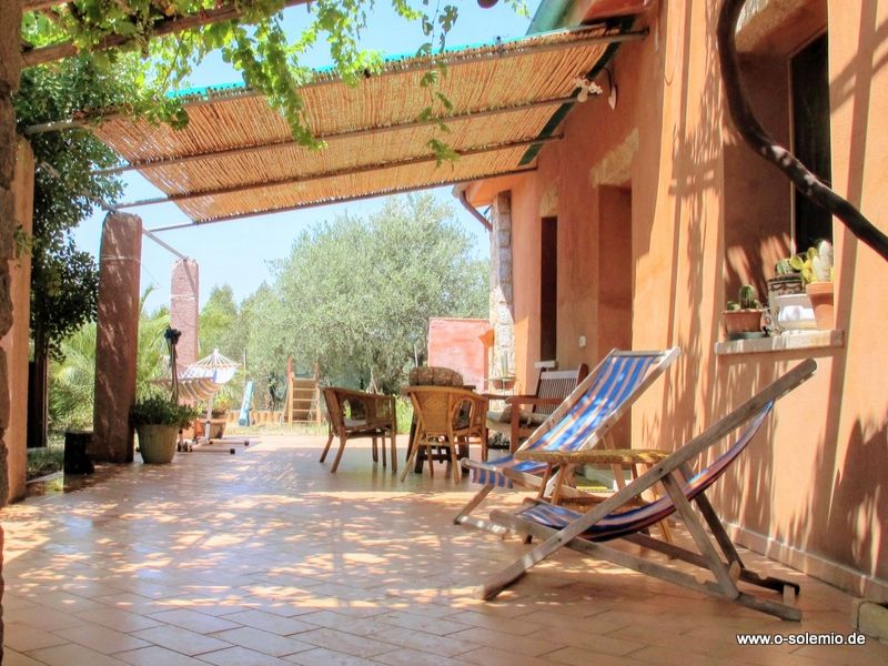 Teils überdachte Terrasse des Casa Campagna direkt am Haus