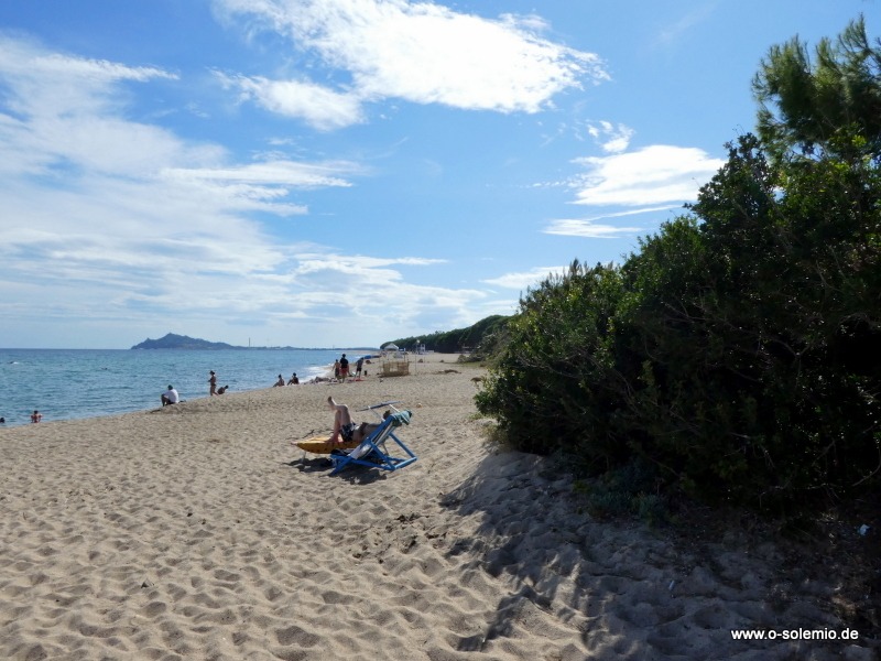 Der Strand von Tancau ist Kilometerlang