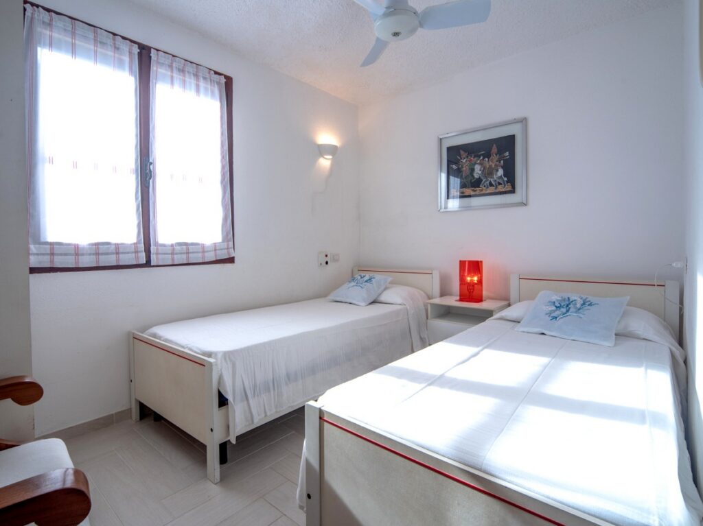 Das zweite Schlafzimmer mit zwei Einzelbetten des Ferienhauses Belvedere