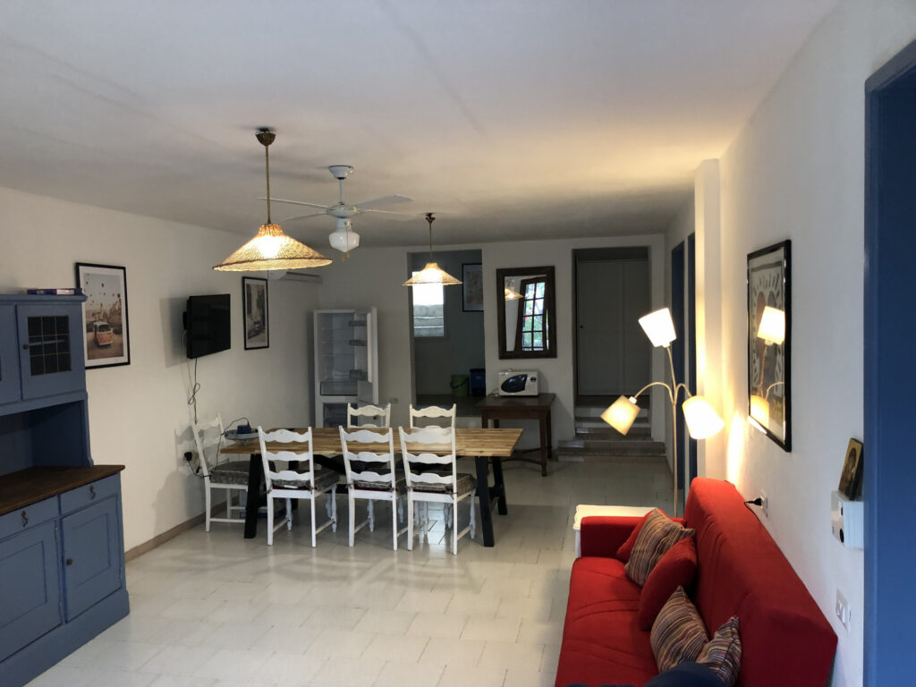 Blick in das geräumige Wohnzimmer