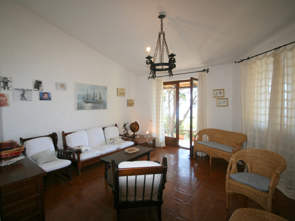 Zugang zur Terrasse auch vom Wohnzimmer aus