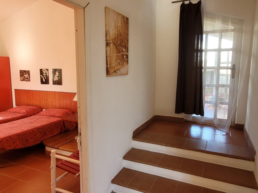 Treppe zur Veranda-Rotes Schlafzimmer-Villa Magico