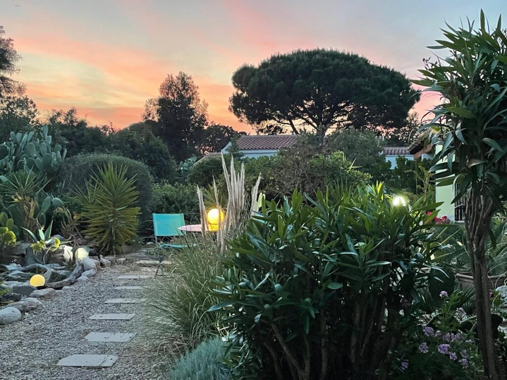 Herrliche Sonnenuntergänge, nah am Meer, Giardino-al-mare-rena-majore